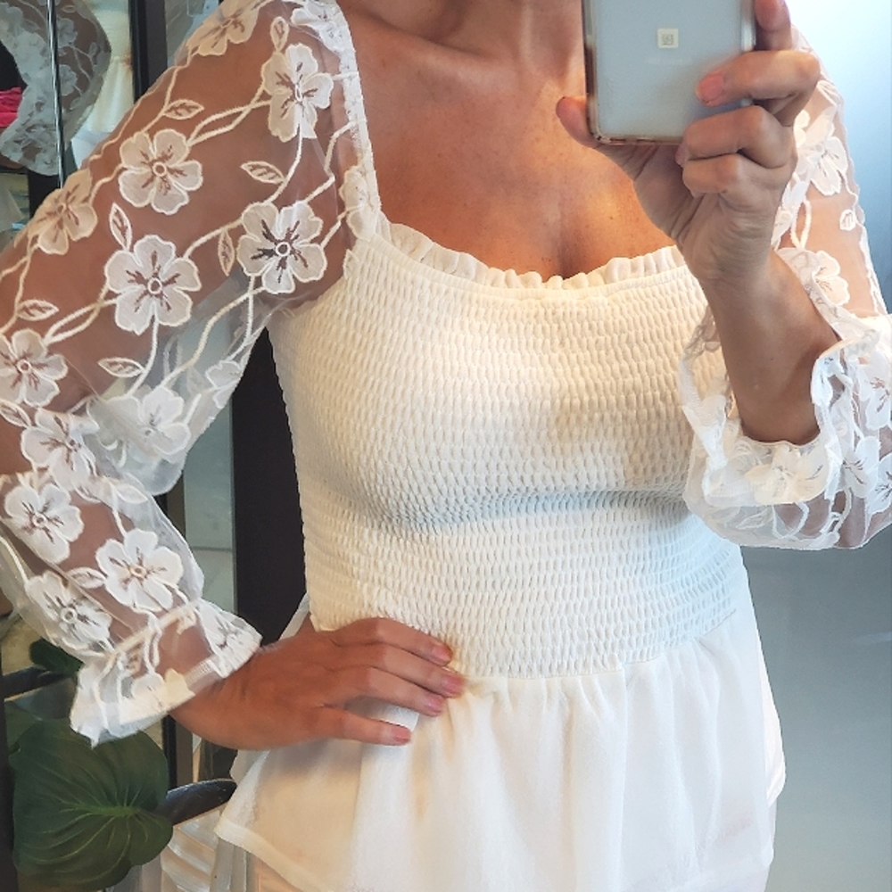 NWT, EMBER WHITE SHEER SLEEVES EMBROIDERY FLOWERS TOP, SIZE MEDIUM